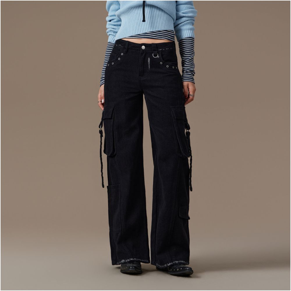 CHUU Women s White Painted Wide Leg Casual Pants Autumn 2025 New Arrival Eyelet Pockets Ribbon Straight Leg Cargo Pants image 3