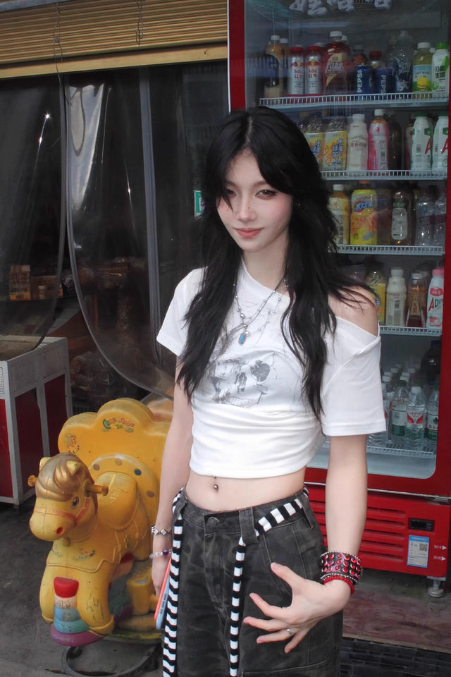 “Only I Know” Fitted Skull Tee